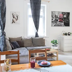  Apartment Dora Near Buda Castle With Parking!