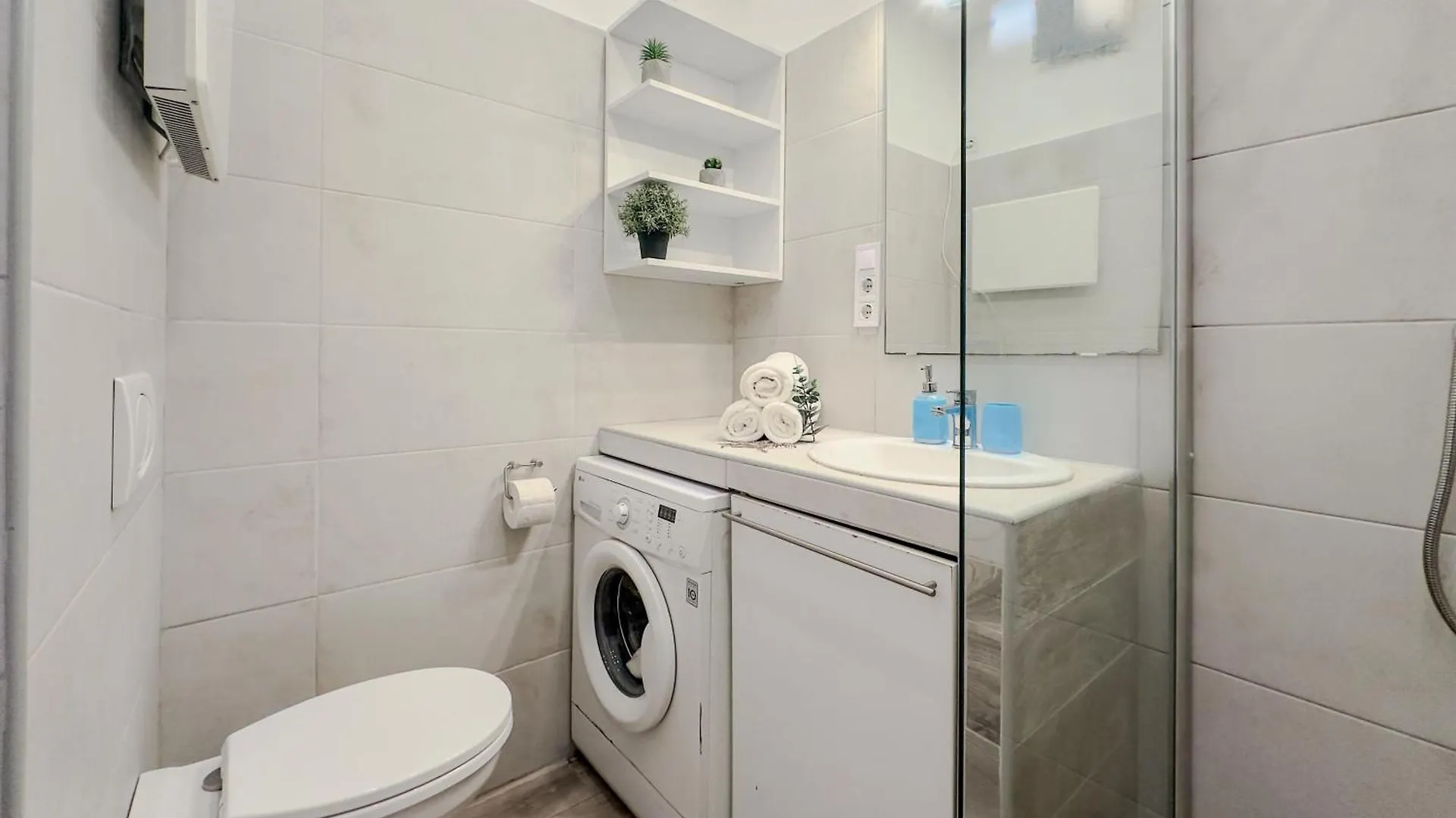 Spacious Buda Apartment Air Conditioning Budapest